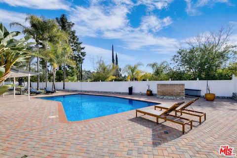 Photo of 4506 El Abaca Place, Tarzana, CA 91356 (MLS # 26641731)