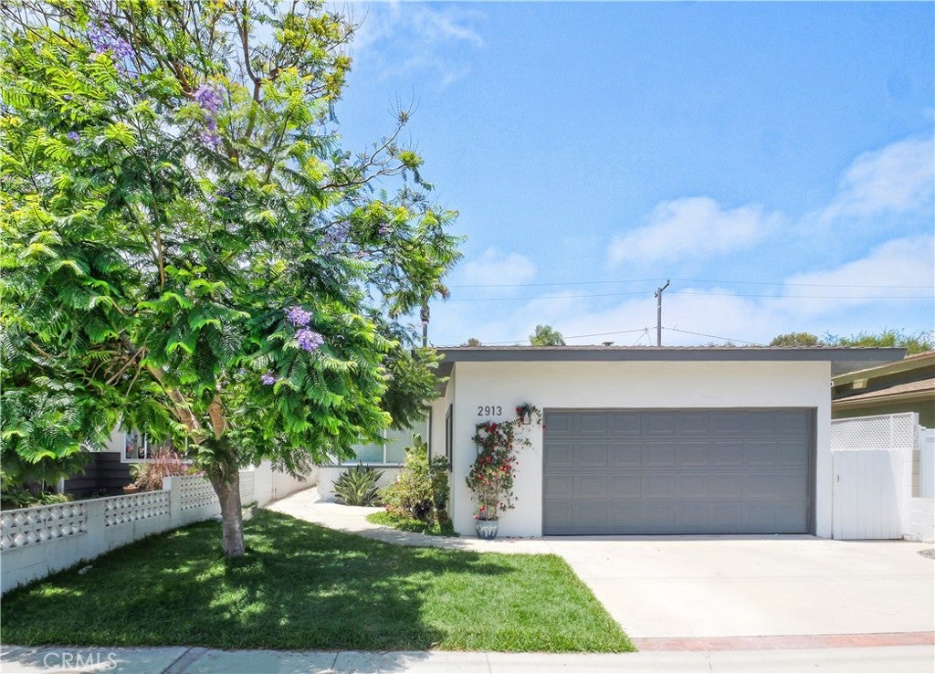 2913 Pacific AVE