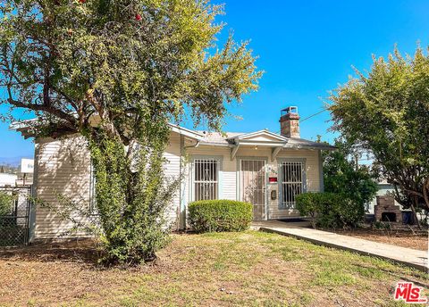 Photo of 4006 Somers Avenue, Los Angeles, CA 90065 (MLS # 25616873)