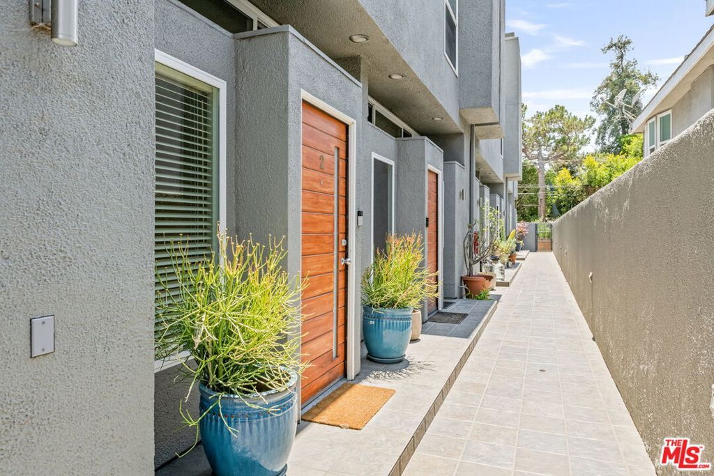 Photo of 2408 34th Street #4, Santa Monica, CA 90405 (MLS # 25569377)