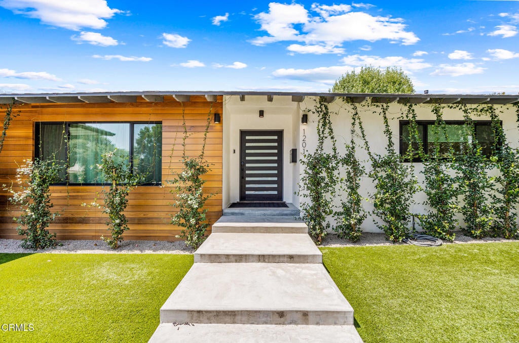 1201 N Altadena Drive