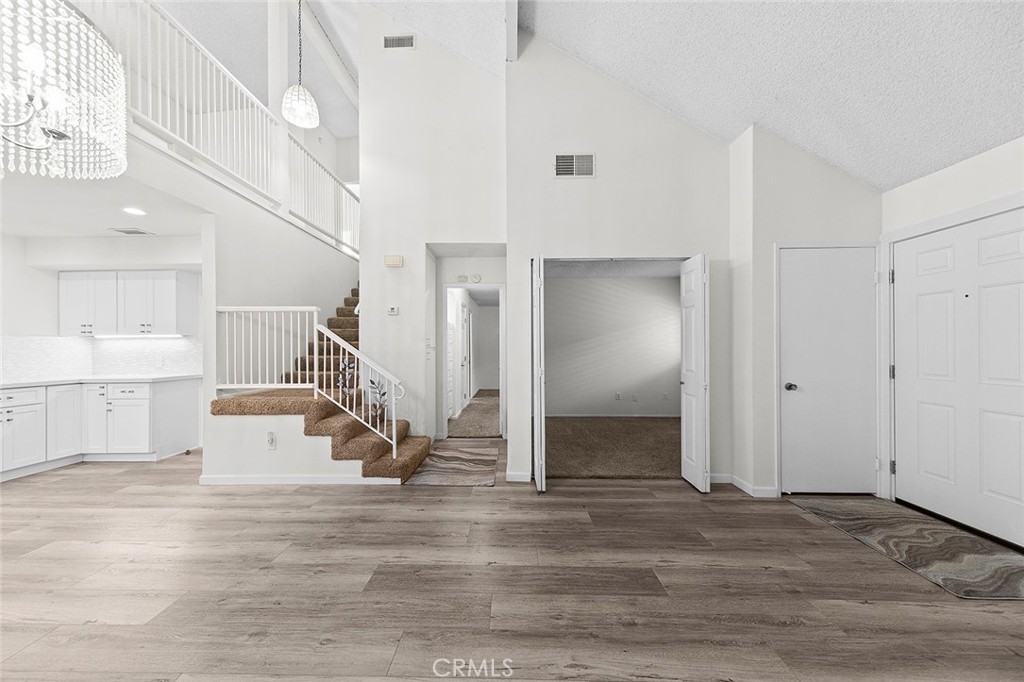 1616 Carmel Cir W