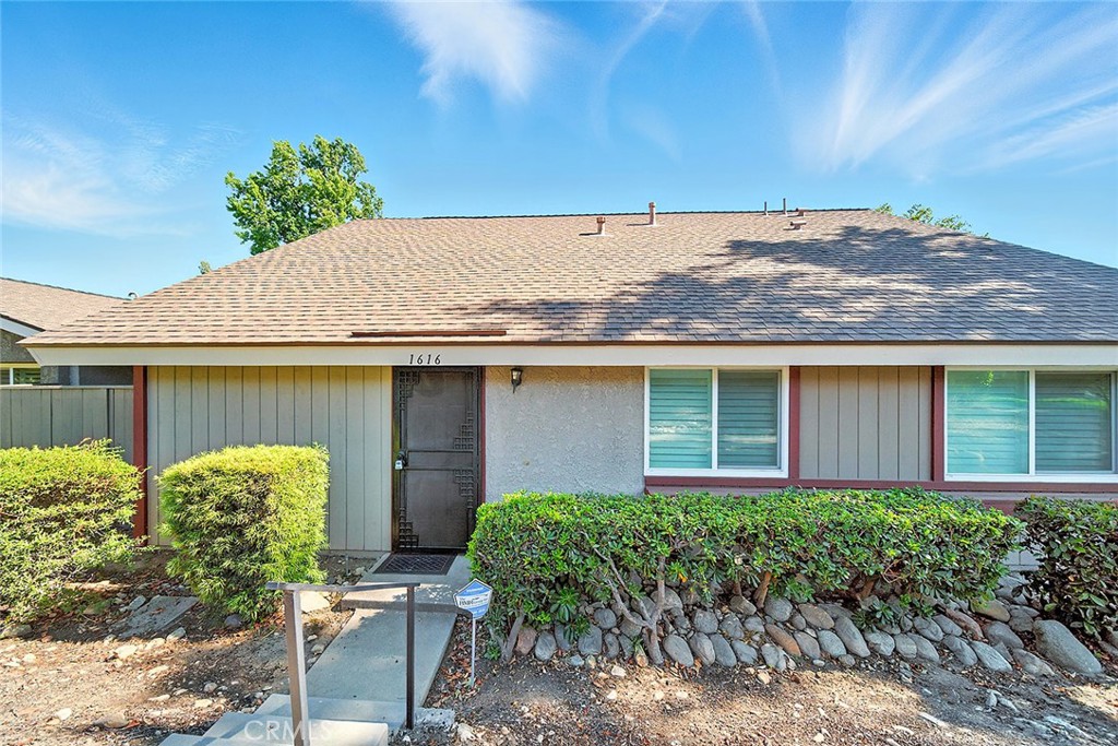 1616 Carmel Cir W
