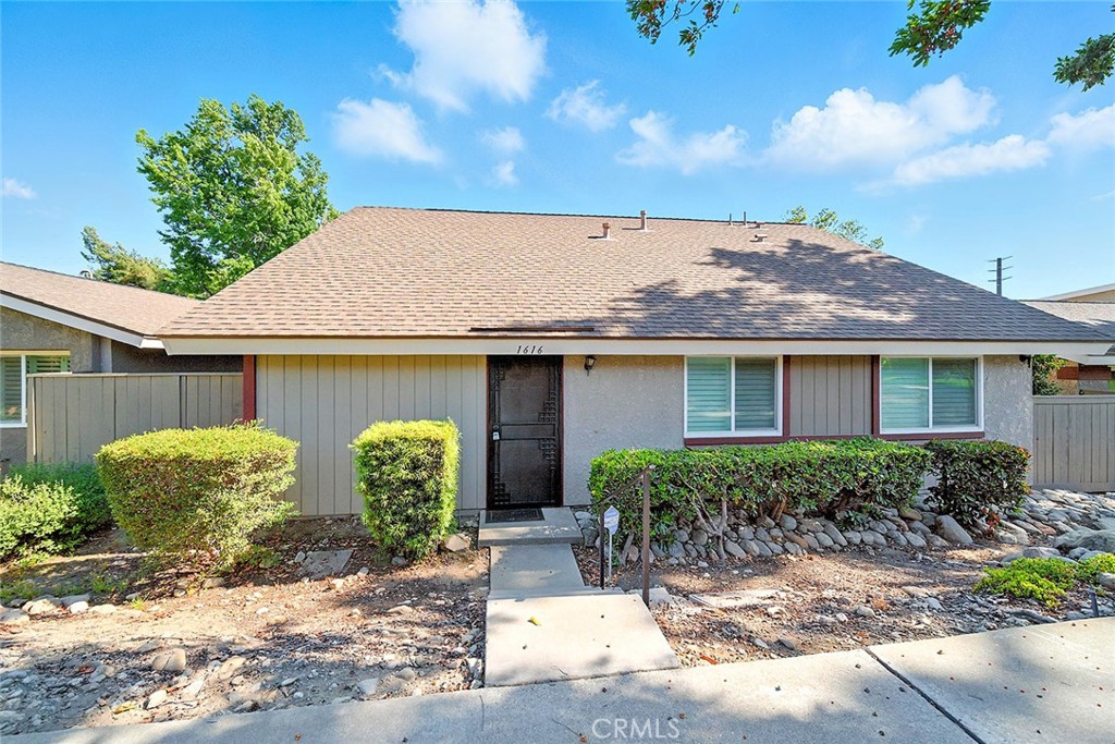 1616 Carmel Cir W