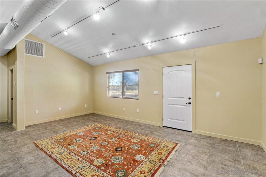 5461 Rainbow Creek