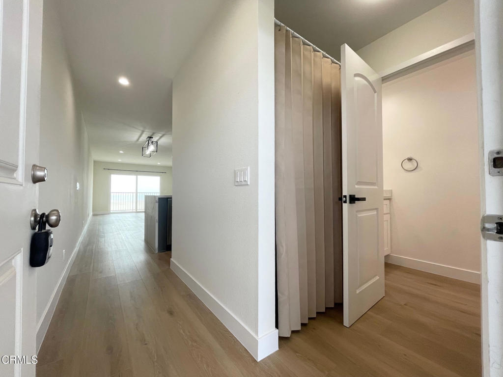 208 E Surfside Drive