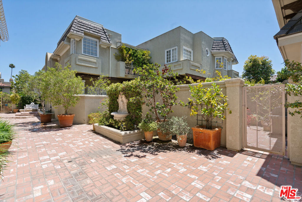 820 S Gretna Green Way 6