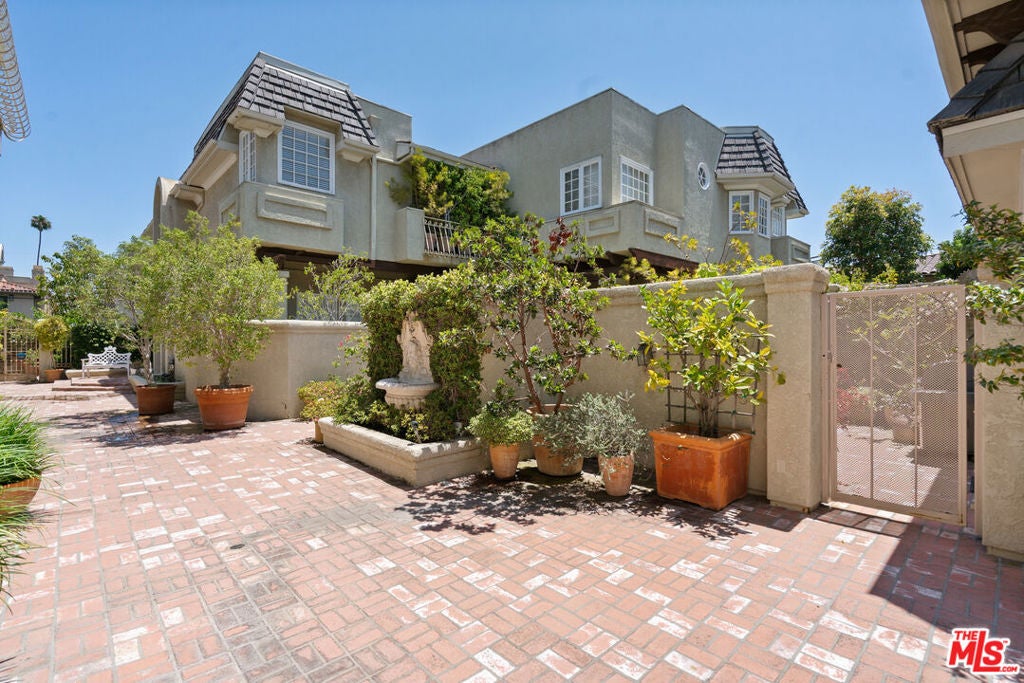 Photo of 820 S Gretna Green Way #6, Los Angeles, CA 90049 (MLS # 26851899)
