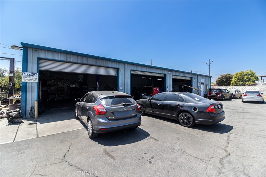 895 N Mount Vernon Avenue