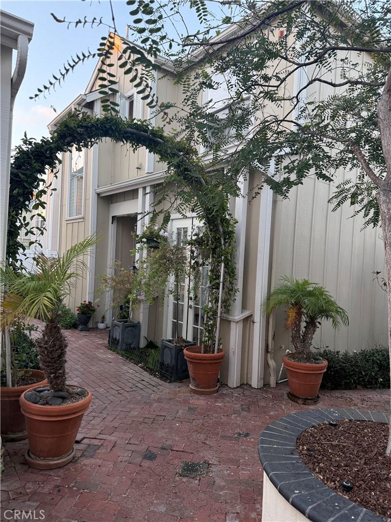 1800 S Pacific Coast