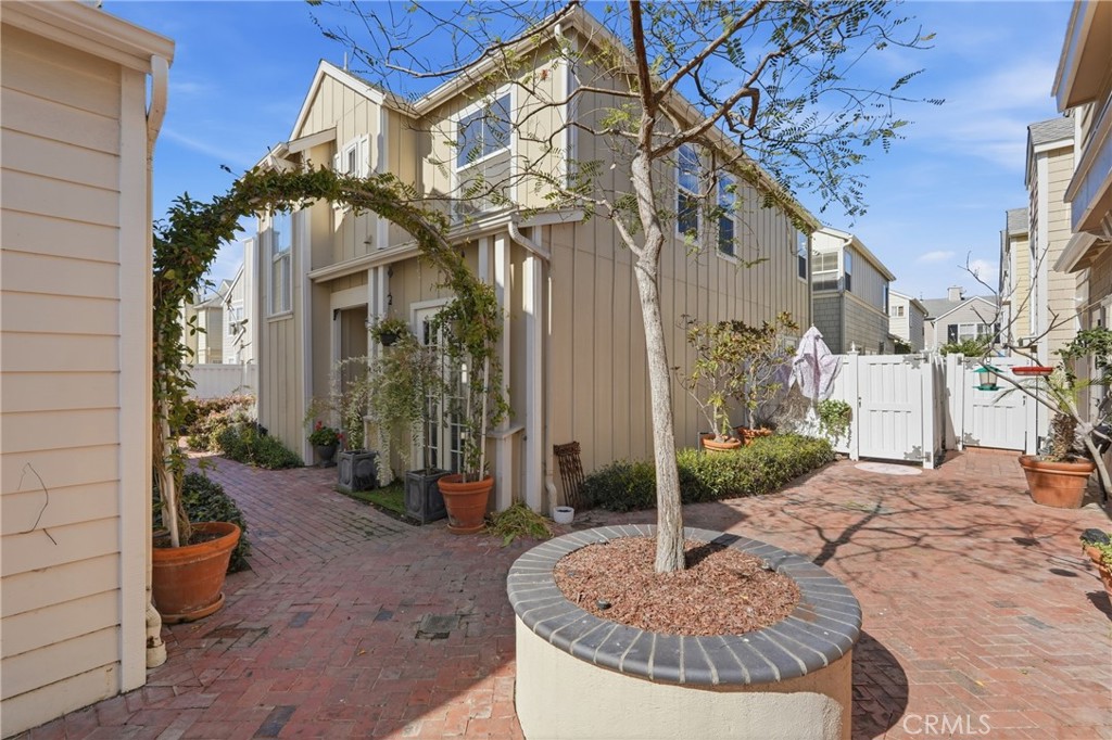 1800 S Pacific Coast