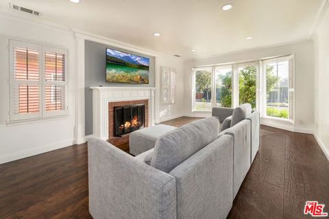 Photo of 1789 S Fairfax Avenue, Los Angeles, CA 90019 (MLS # 26830951)