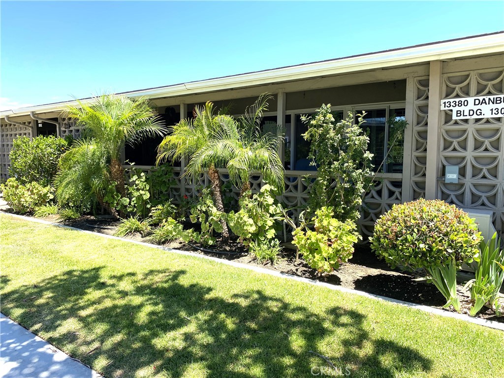 (M6-130D)(Carport 73-Space 45) Lovely Unit in a great location close to parking. Unit features dual pane windows, with a dual pane slider to the gated patio. Walk-in storage on the patio w/ shelves. Laminate flooring except for the bedrooms that are carpeted. The unit is on a courtyard, but no units are directly across, giving you that privacy feeling. Combo washer/dryer and dishwasher in the kitchen. Heat Pump for cool/heat. Upgraded countertops and hardware in kitchen and bathroom. Plantation shutters throughout. (*Most furniture is available with separate agreement).
SENIOR COMMUNITY OFFERS THE FOLLOWING AMENITIES: 9 Hole Golf Course, Swimming Pool, Jacuzzi, Gym, Table Tennis, Shuffleboard, Billiards, Pickle Ball and Bocce Ball courts. Amphitheater, 6 Club houses featuring: Exercise Gym, Art Room, Sewing, Crafts, Woodshops, Lapidary, Pool tables; Over 200 Clubs, LWSB is a Security-Guard-Gated Community. Also, Library, Friends of Library Bookstore, Credit Union, Health Care Center, Pharmacy), Post Office and Café.