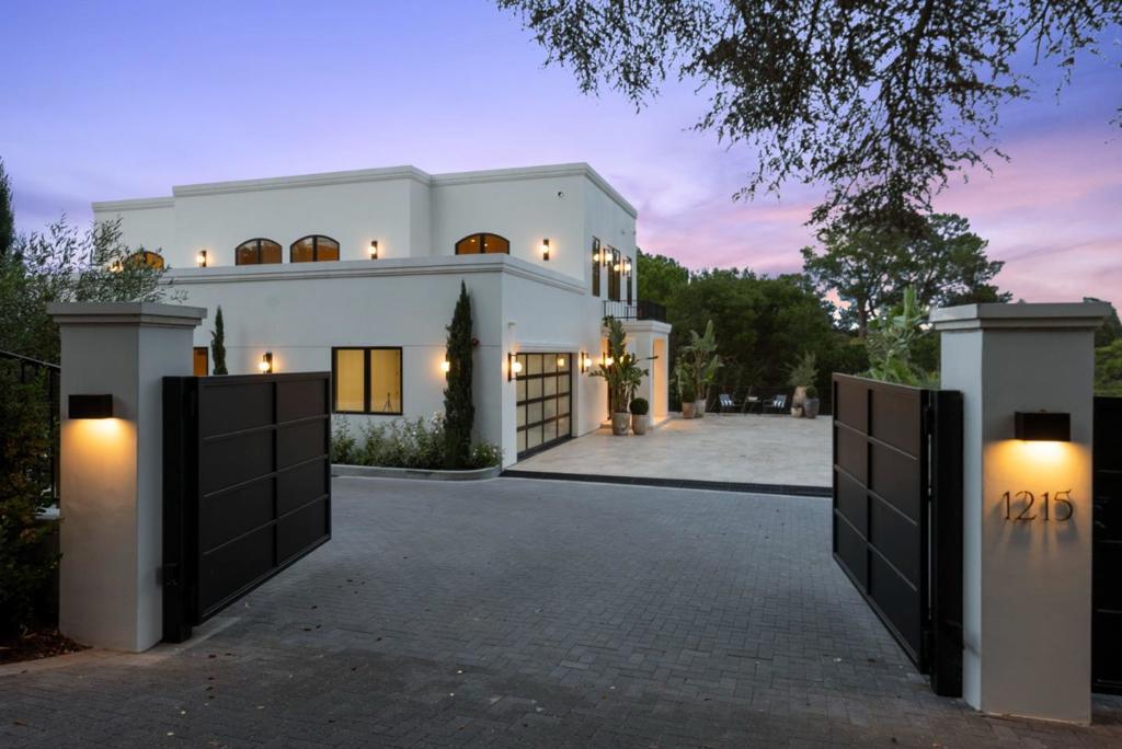 1215 La Cumbre Rd
