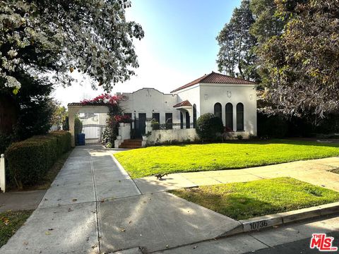 Photo of 10736 Ashton Avenue, Los Angeles, CA 90024 (MLS # 25493225)
