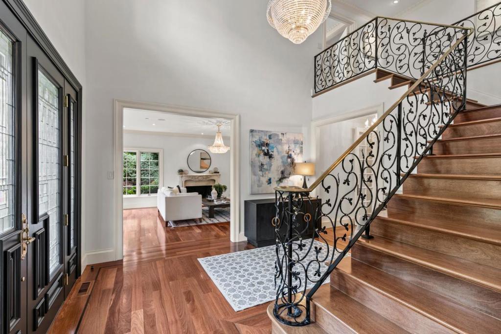 2801 Easton Drive, Hillsborough CA 94010