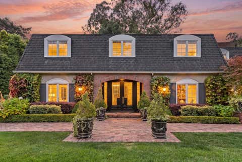 Photo of 2801 Easton Drive, Hillsborough, CA 94010 (MLS # ML82058766)