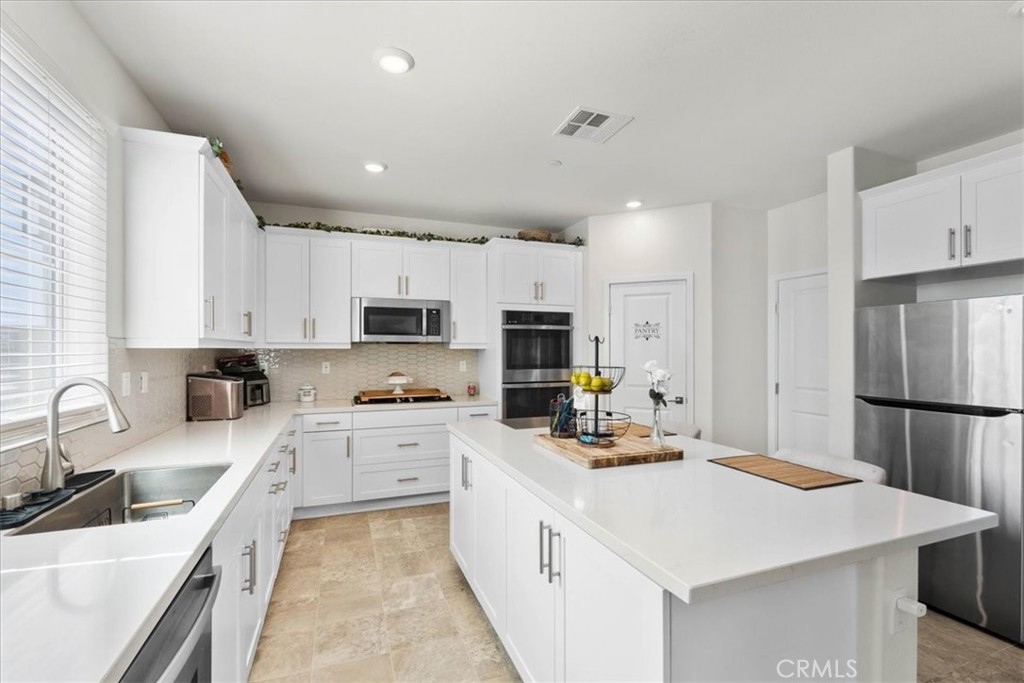 4961 Bay Laurel