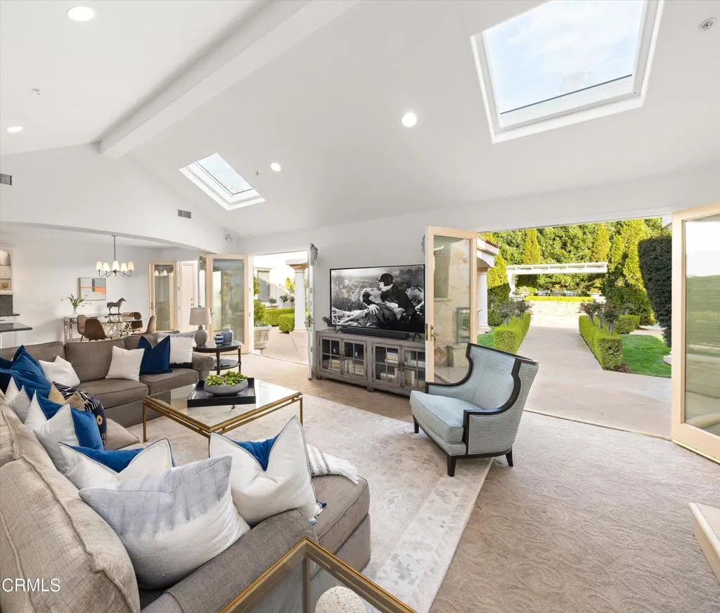 Camarillo, California 93010, United States, 5 Bedrooms Bedrooms, ,6 BathroomsBathrooms,Residential,Active,107952