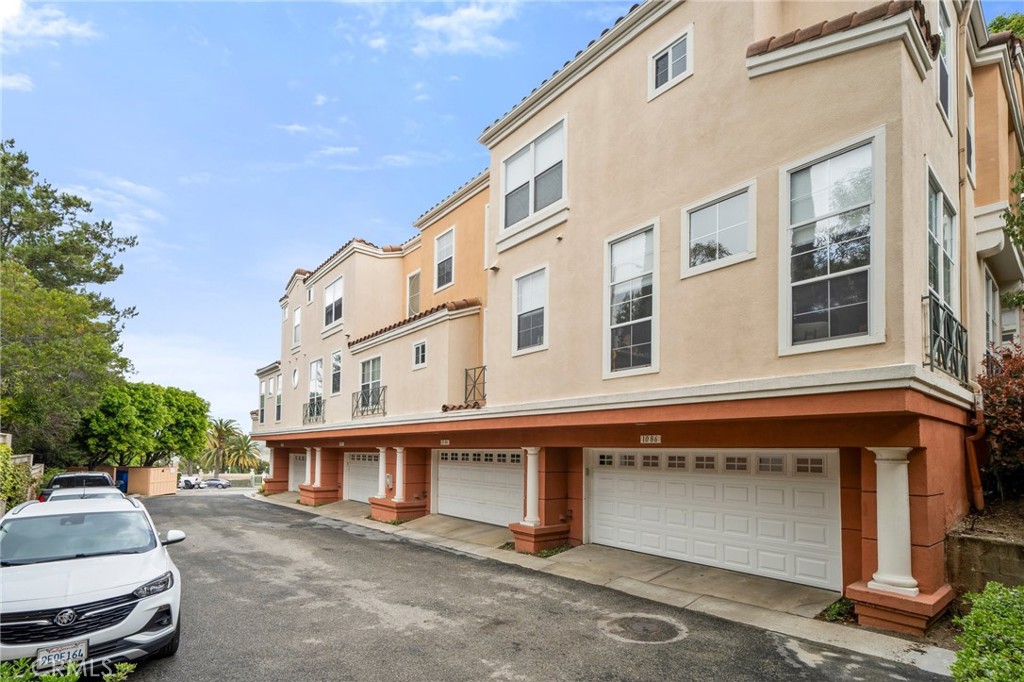 Summit Renaissance (SMRN) - Residential