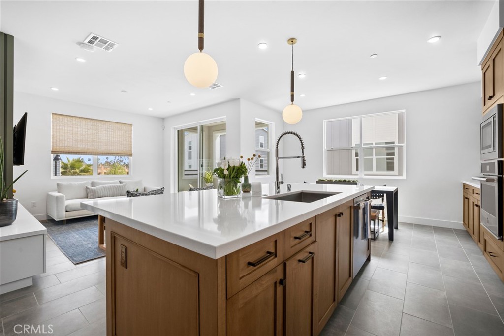 1193 Winslow Ln
