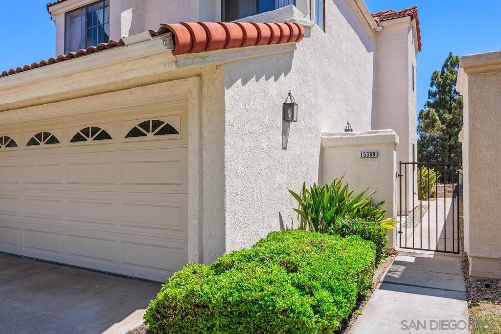 15389 Avenida Rorras