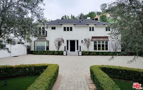 Photo of 1214 Coldwater Canyon Drive, Beverly Hills, CA 90210 (MLS # 26644305)
