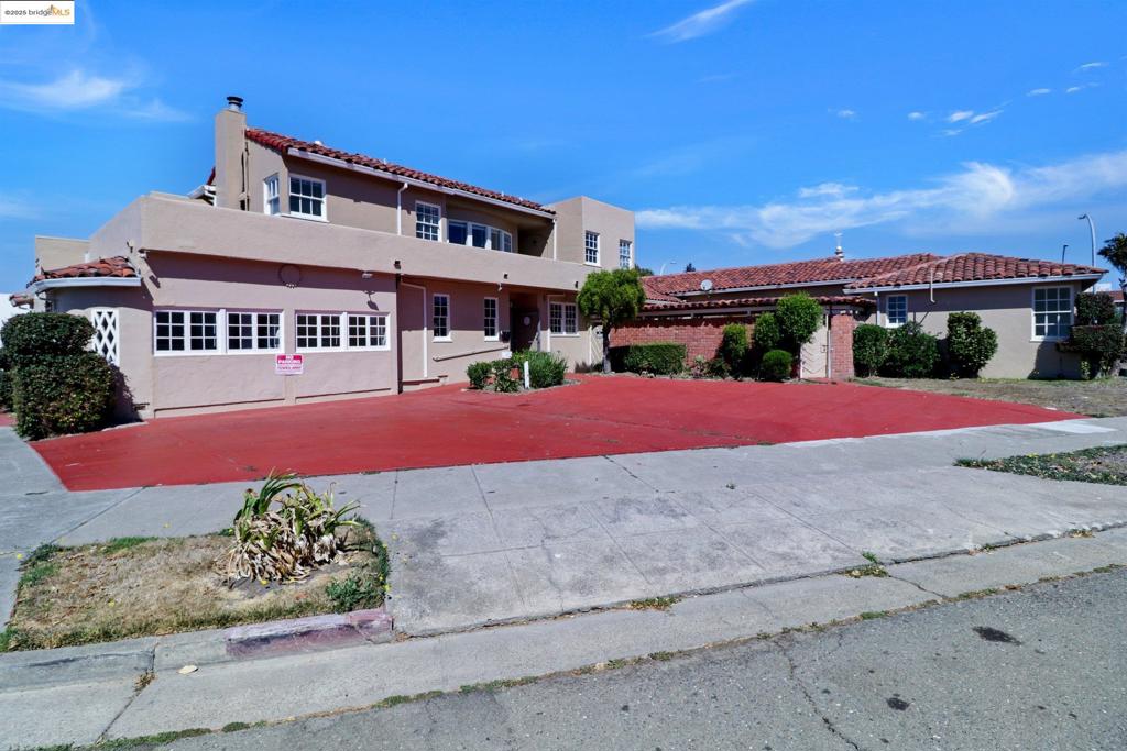2600 Macdonald Ave