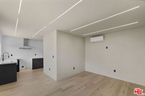 Photo of 921 N Benton Way, Los Angeles, CA 90026 (MLS # 25611315)