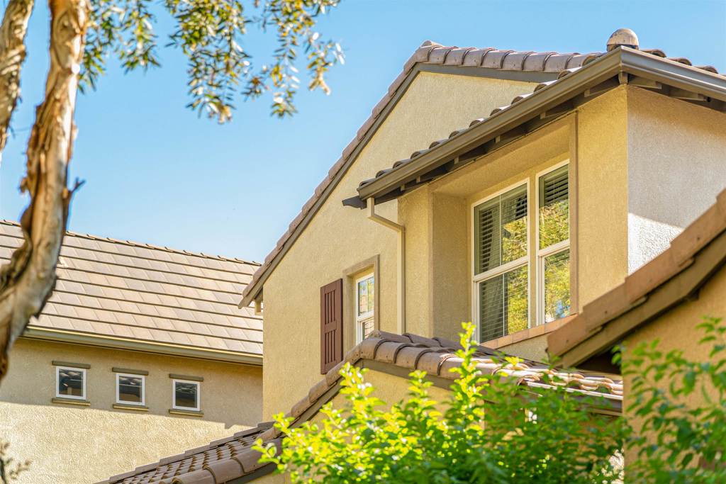 215 W Santa Cruz Way