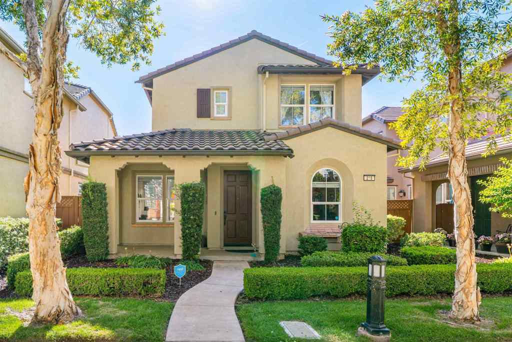 215 W Santa Cruz Way