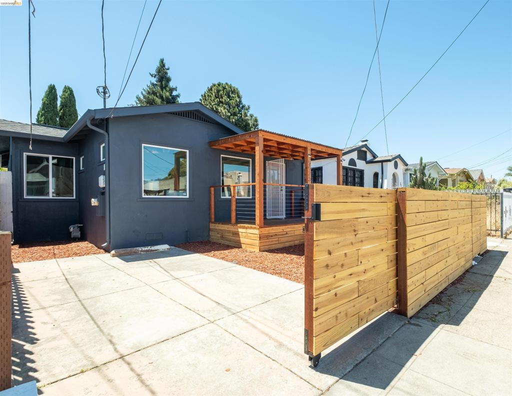 5573 Harvey Ave AVE, Oakland CA 94621