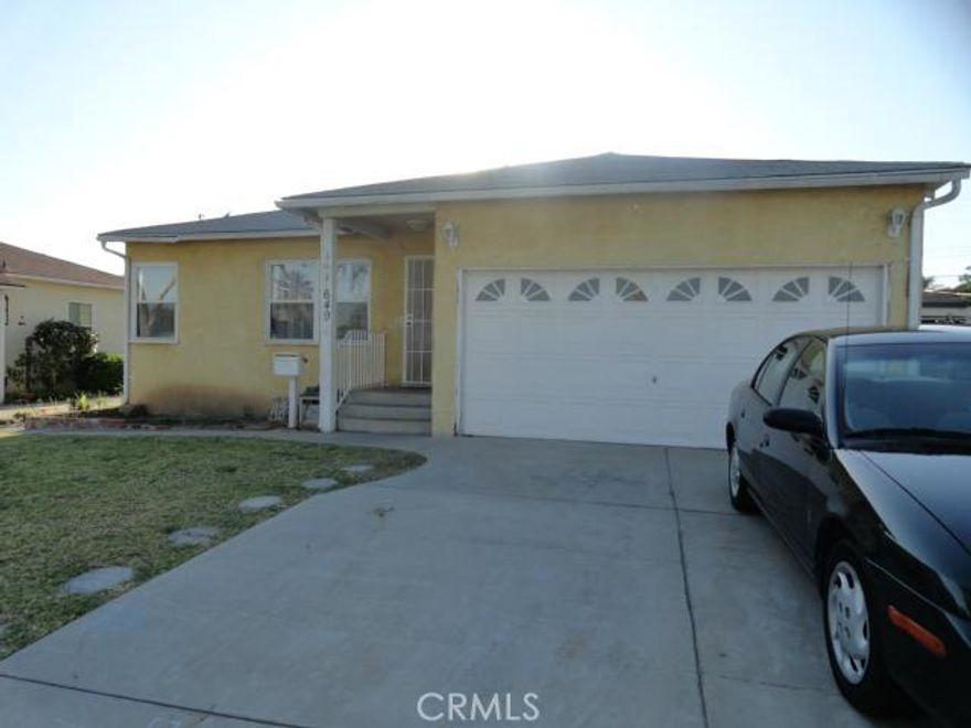 Property Located in Great Location. Home needs a little TLC. Kitchen has granite counter tops, bathroom was recently remodeled. Hardwood floors through out home. Master bedroom leads to family room. Must see to appreciate!!!