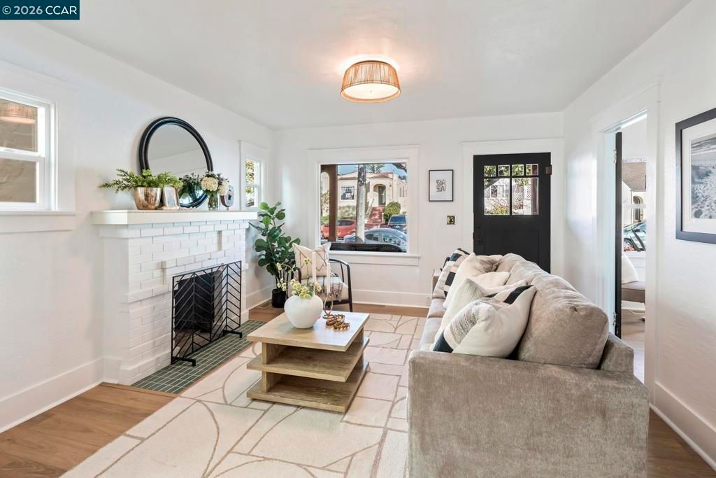 Photo of 918 918 Pomona Ave Ave, Albany, CA 94706 (MLS # 41121597)