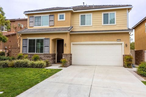 Photo of 3294 Ledgewood Cir, Riverside, CA 92503 (MLS # PW26079173)