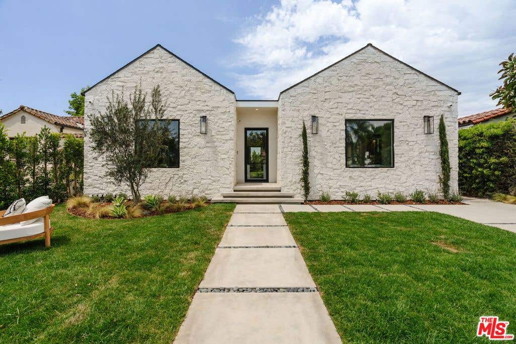 Photo of 1605 S Point View Street, Los Angeles, CA 90035 (MLS # 26858587)