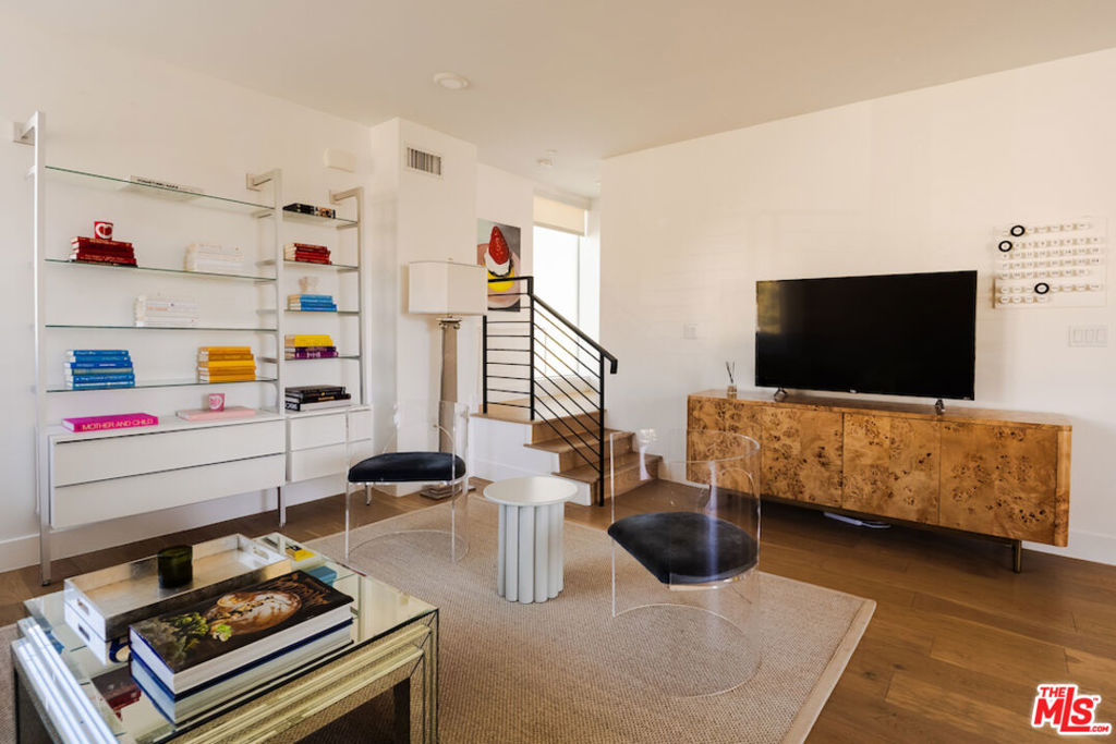 2176 Clifford Street