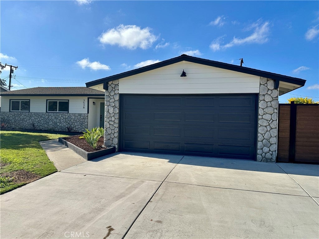 3538 E Almond