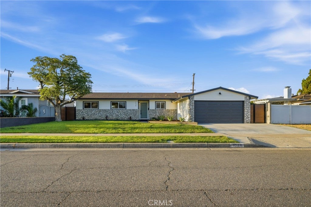 3538 E Almond