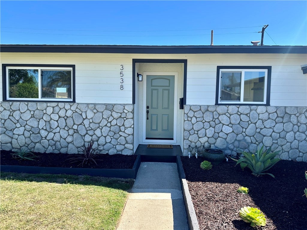 3538 E Almond