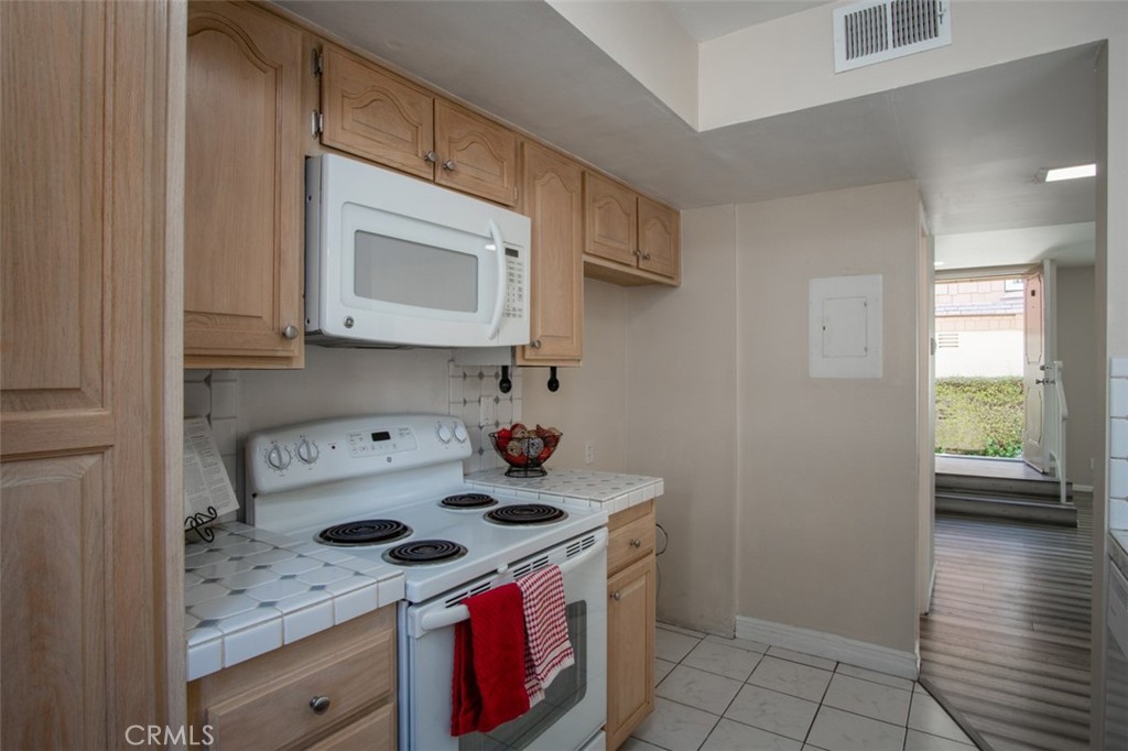 Liberty Canyon Townhomes (861) - Residential