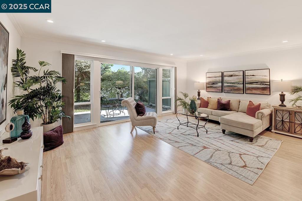 ROSSMOOR - Residential