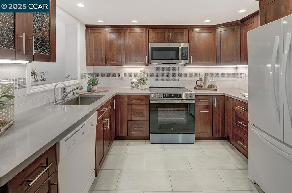 ROSSMOOR - Residential