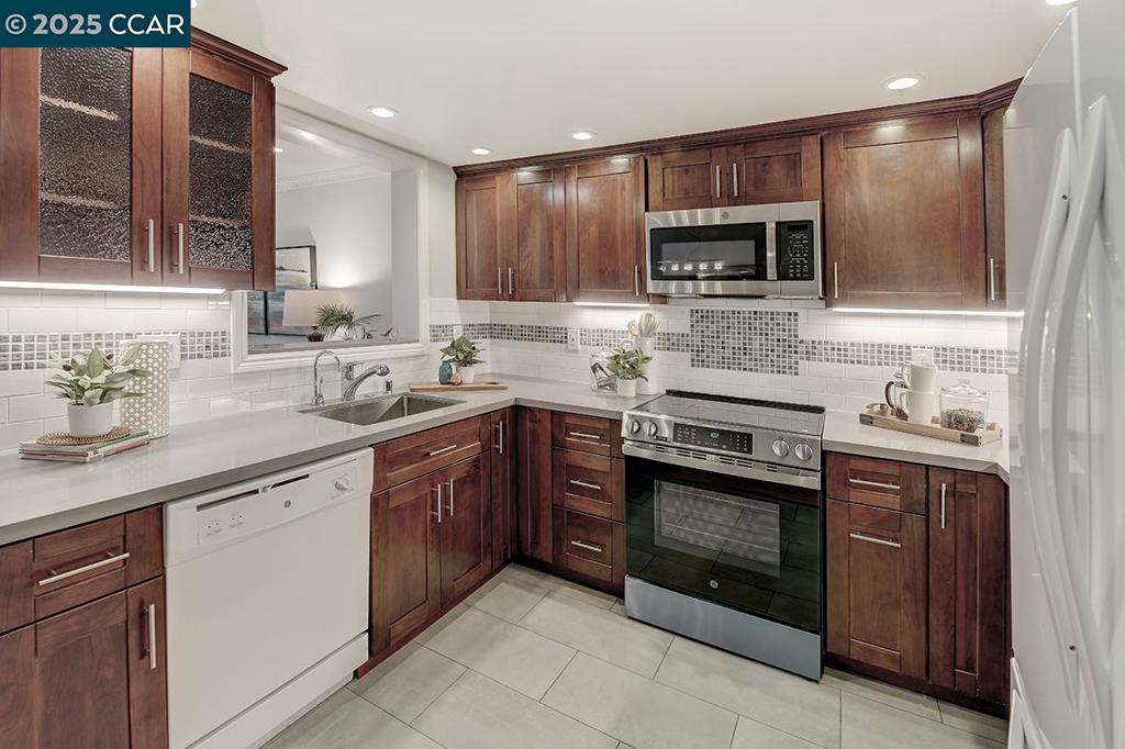 ROSSMOOR - Residential