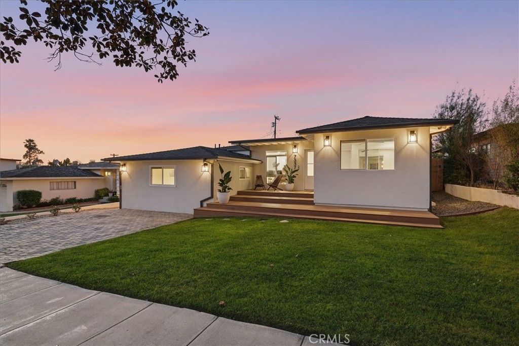 Photo of 7337 W 88th Street, Los Angeles, CA 90045 (MLS # SB26019312)