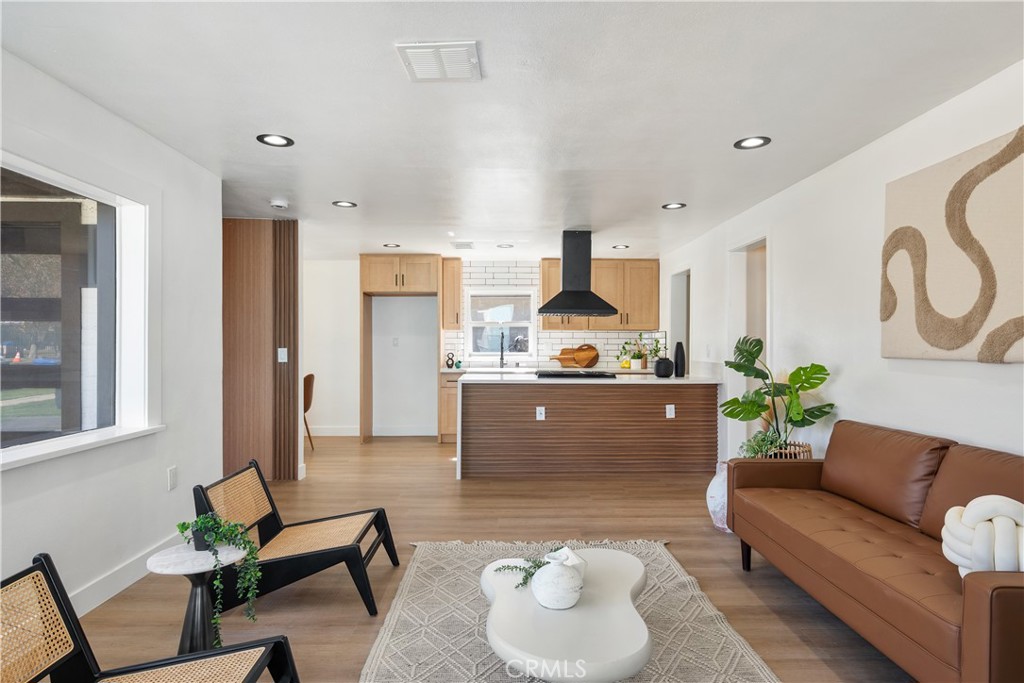 915 N Pasadena Avenue