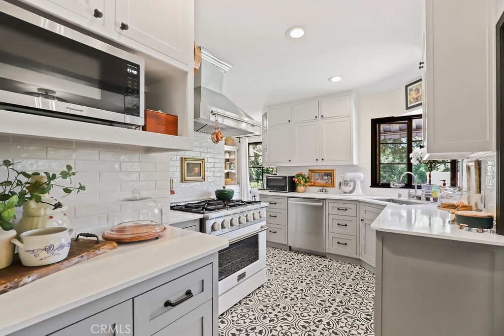 Redlands, California, 92373, United States, 6 Bedrooms Bedrooms, ,5 BathroomsBathrooms,Residential,Active,2025636