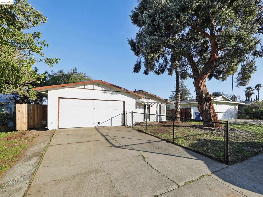 215 San Bernardino Ct