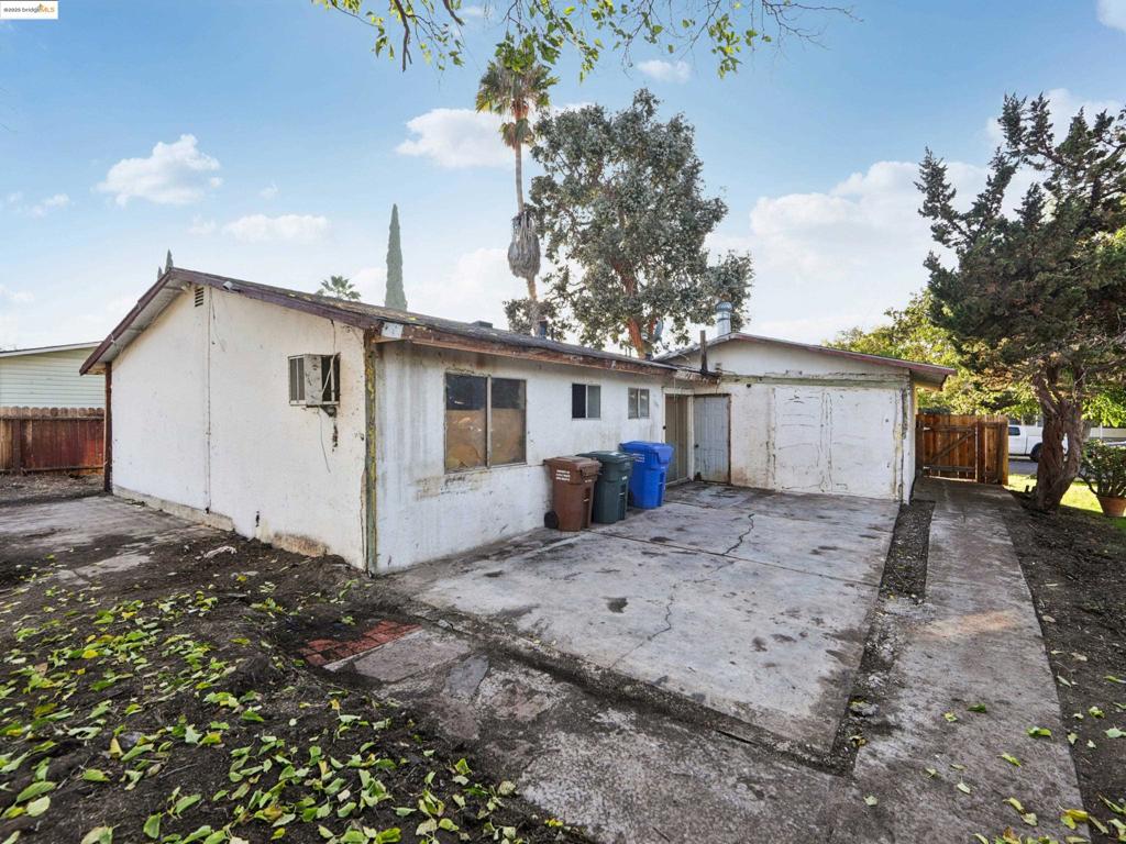 215 San Bernardino Ct