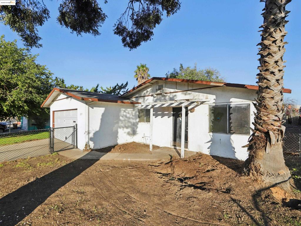 215 San Bernardino Ct